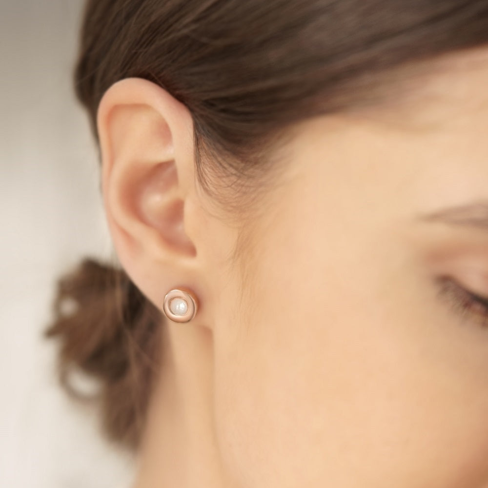 Stud Earrings with Cream Stone