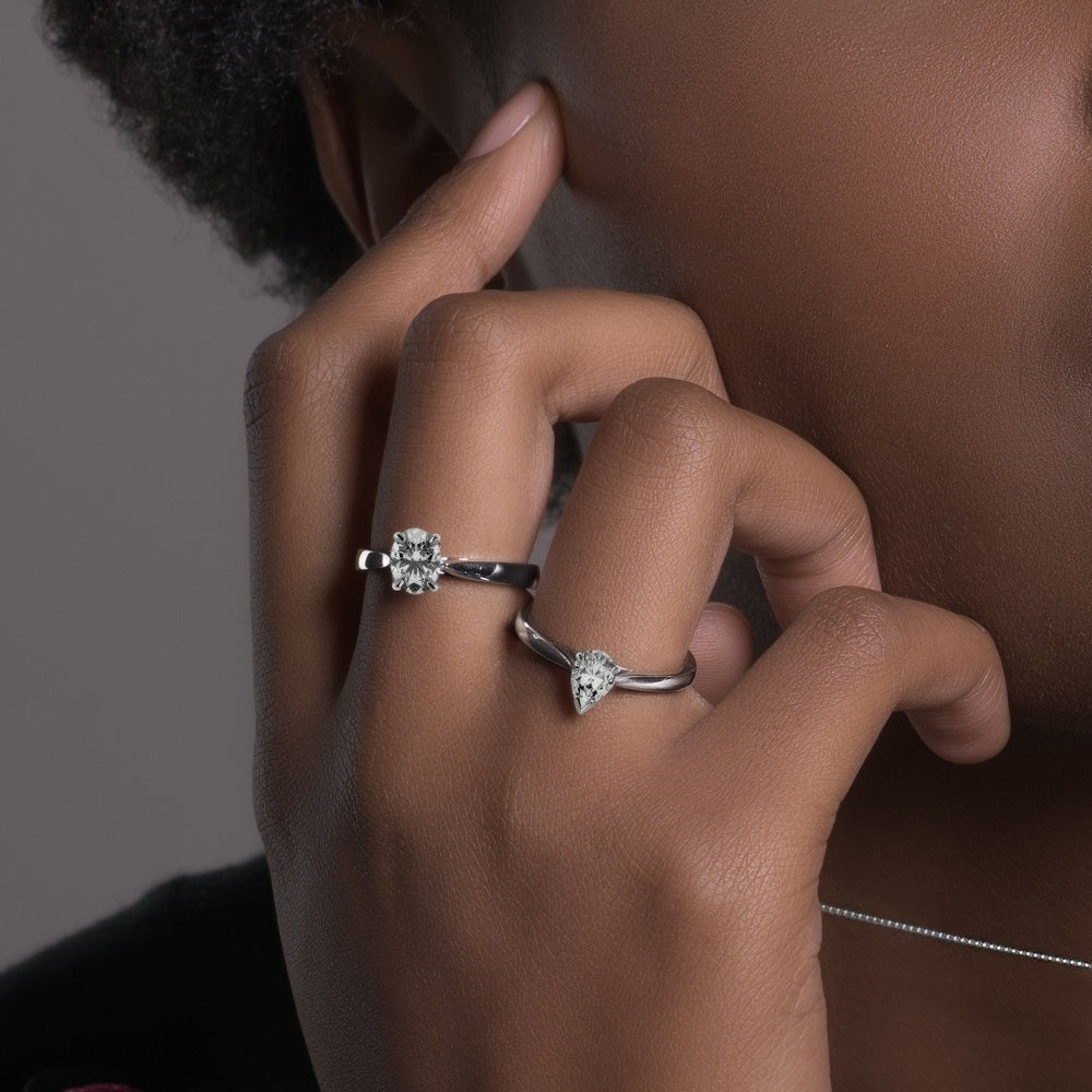 18ct White Gold Pear shaped Diamond Ring