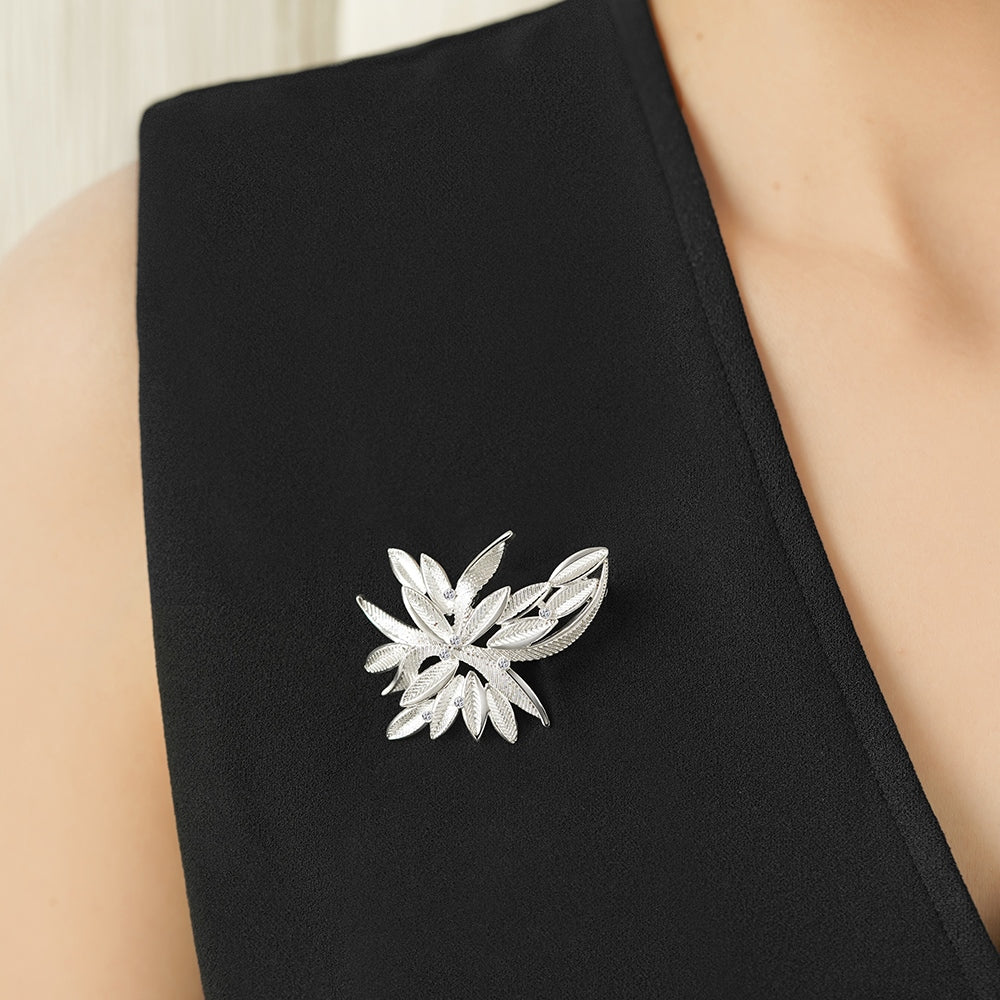 Silver Brooches for Women – Elegant Pearl, Floral & Vintage Styles 4