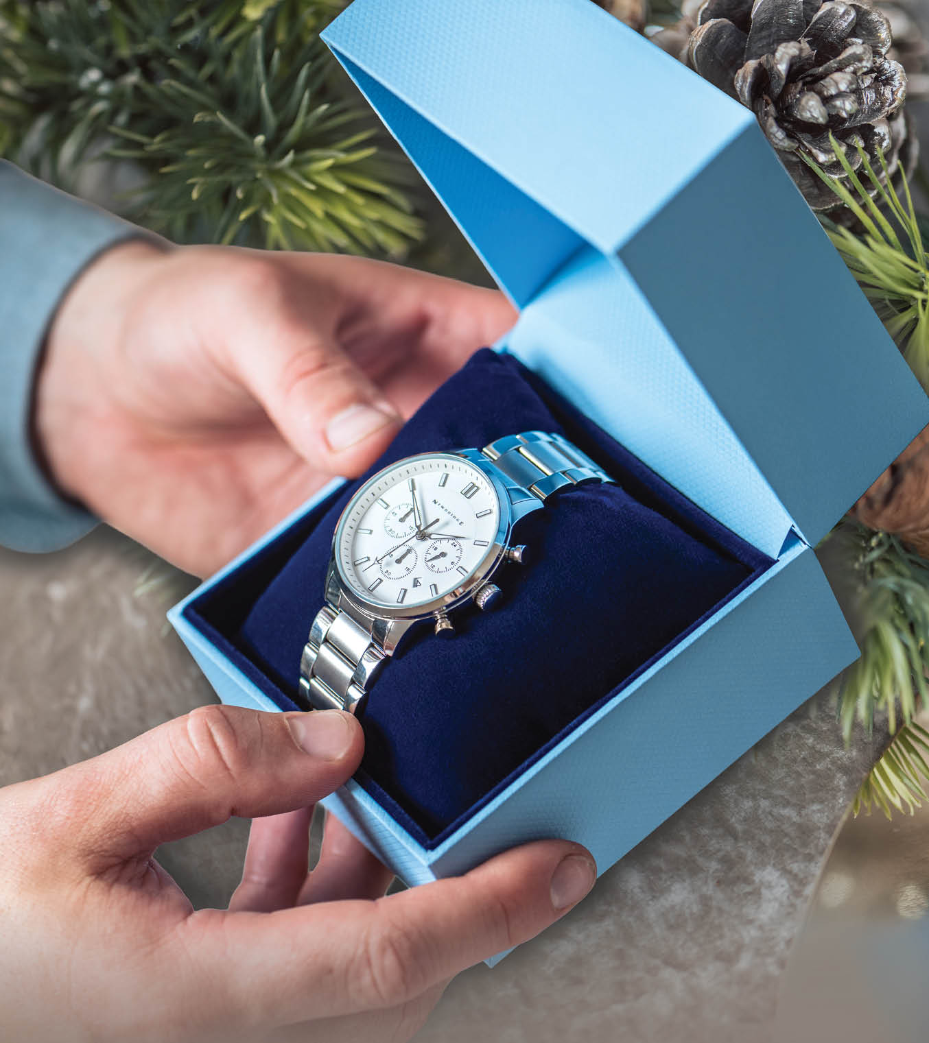Christmas_Gift_Guide_Landing_Page._gifts_for_himpdf.jpg