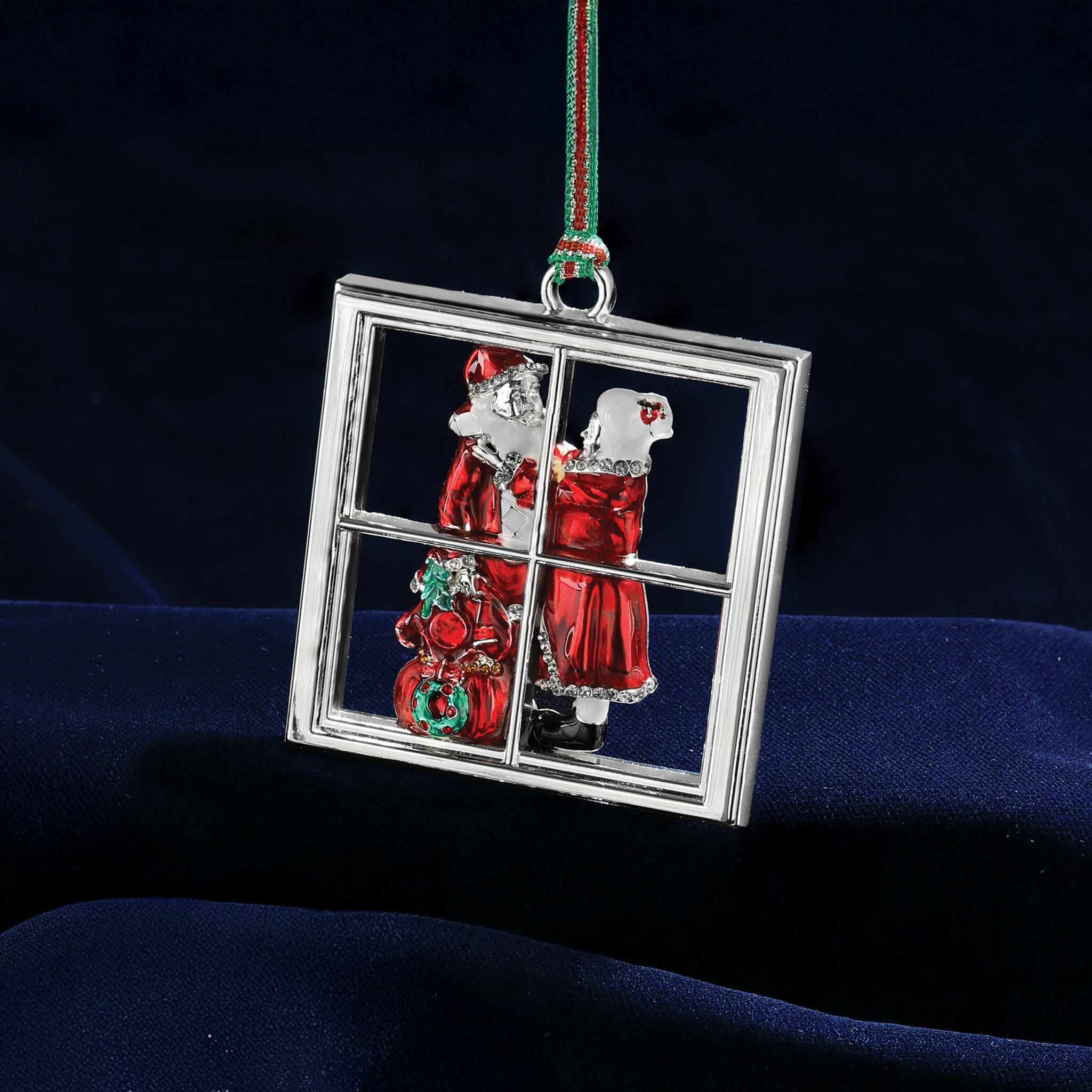 Santa Leaving North Pole Christmas Tree Decoration