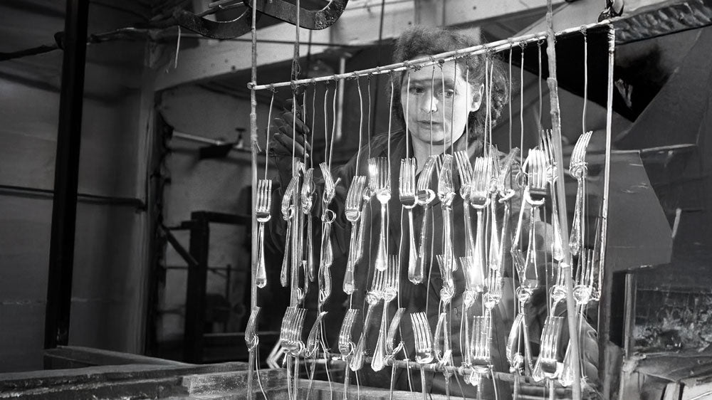 lensamn-woman-forks.jpg