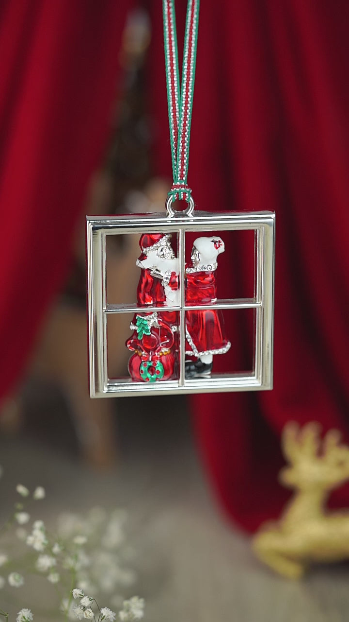 Santa Leaving North Pole Christmas Tree Decoration